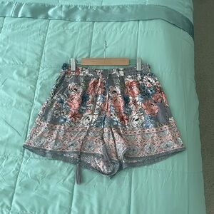 Angie floral shorts
